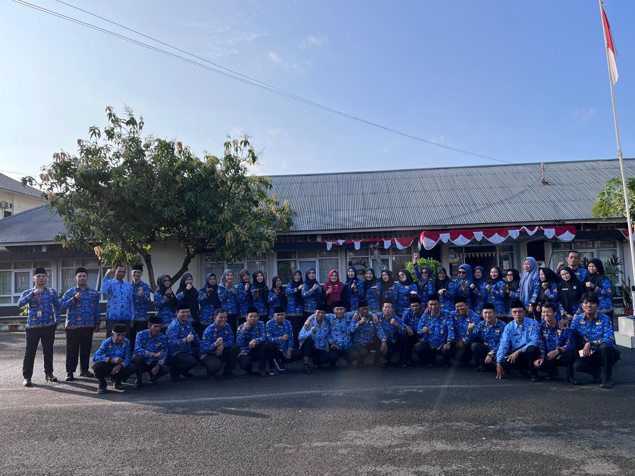 Upacara Pengibaran dan Penurunan Bendera di Halaman Kantor Dinas Ketahanan Pangan dalam rangka HUT RI Ke-81  tanggal 17 Agustus 2026