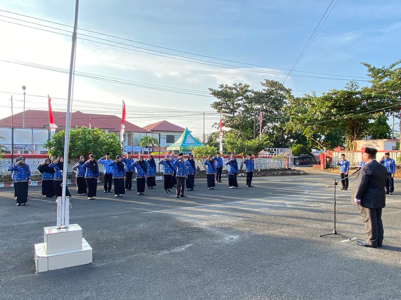Upacara Pengibaran dan Penurunan Bendera di Halaman Kantor Dinas Ketahanan Pangan dalam rangka HUT RI Ke-81  tanggal 17 Agustus 2026