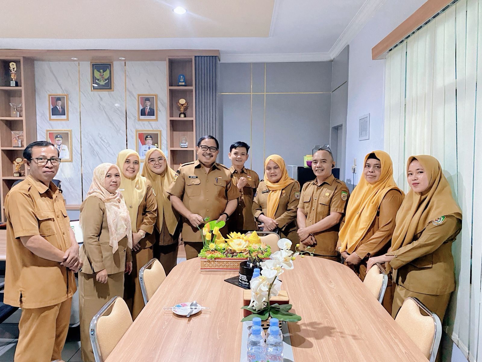 Menanam Sayuran di lahan Perkarangan Dinas Ketahanan Pangan