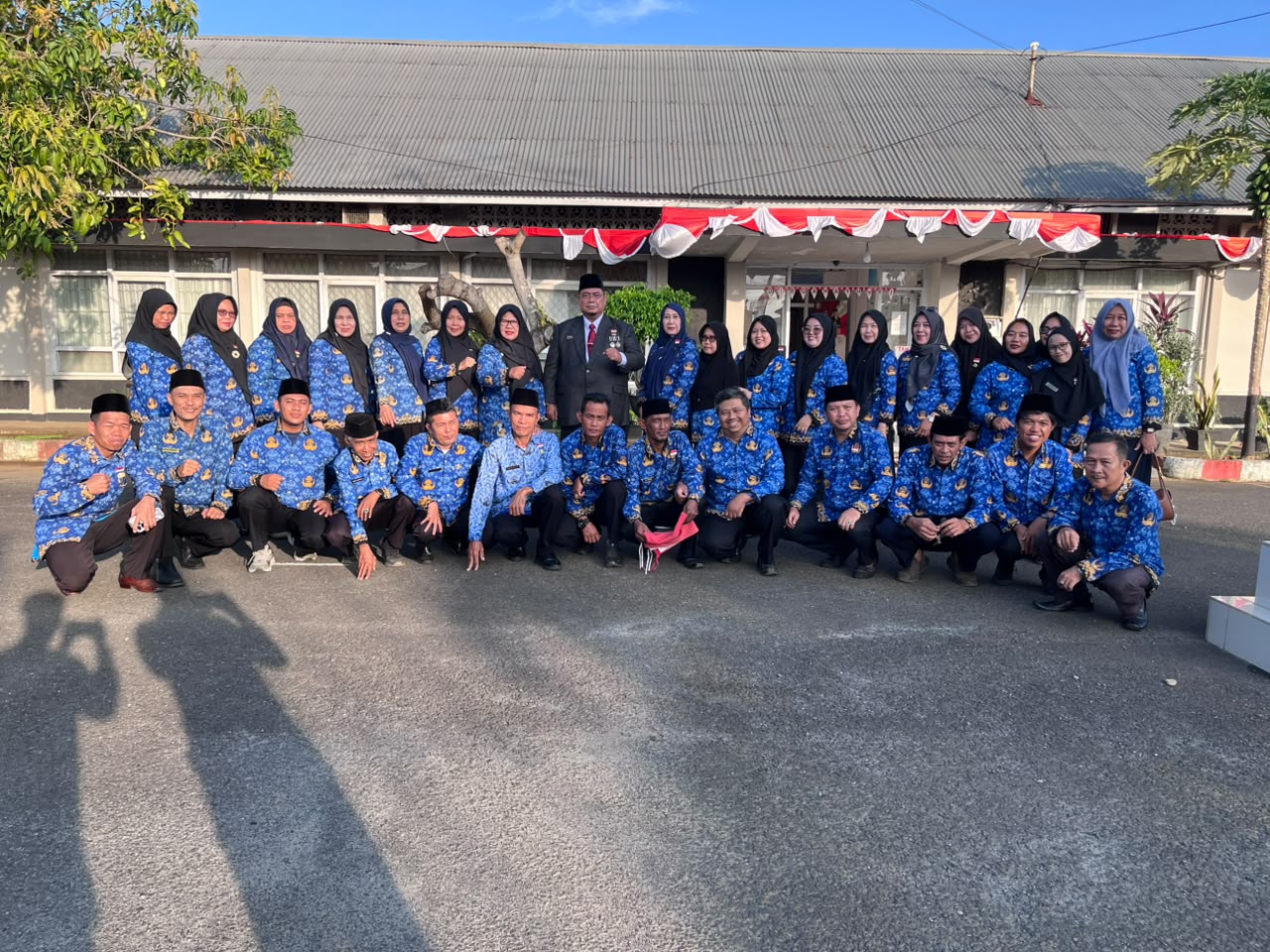 Upacara Pengibaran dan Penurunan Bendera di Halaman Kantor Dinas Ketahanan Pangan dalam rangka HUT RI Ke-81  tanggal 17 Agustus 2026